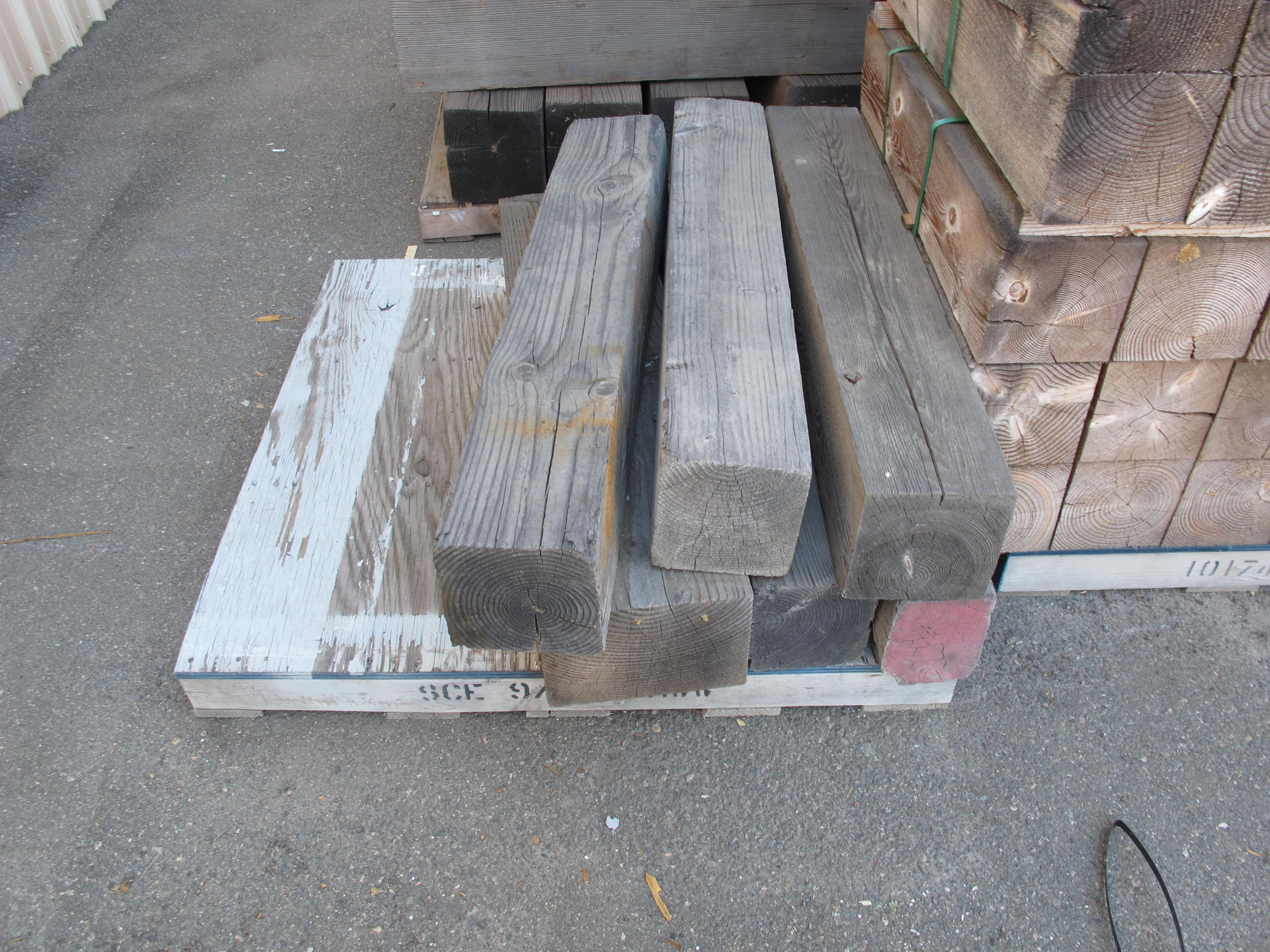 (4 PALLETS) DUNNAGE/CRIBBING 4'L X 8" HE X 8"W. LOADING & HANDLING FEE $15-4601